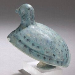A Bird composite black decoration under turquoise glaze, 12th Century Persia.
H. 13 cm W. 13 cm A Bird composite