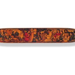 A QAJAR LACQUER PENBOX (QALAMDAN)
PERSIA, SECOND HALF OF THE 19TH CENTURY. With rounded ends and sliding tray, decorated in polychrome and gilt with a shaykh, lion and his followers to the top and further figural scenes to the sides depicting musicians and warriors, the sides of the inner and base with an interlace of vines . 23.2 cm. long A QAJAR LACQUER PENBOX (QALAMDAN)