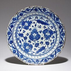 AN IZNIK BLUE AND WHITE DISH 17TH CENTURY AN IZNIK BLUE AND WHITE DISH 17TH CENTURY