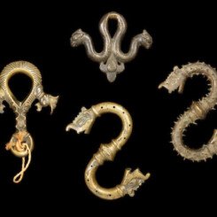 The s-shaped hooks of brass with dragon head terminals, the door knockers of loop-shape with dragon-head terminals